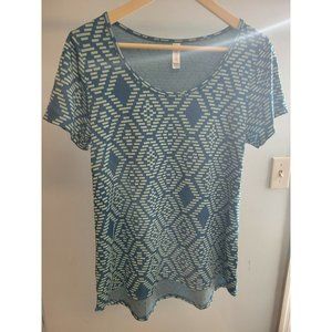 MEDIUM CLASSIC T TEE LuLaRoe Blue Geometric Diamond pattern NWOT